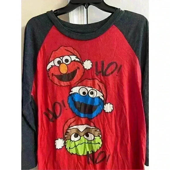 Sesame street Red Hohoho Long Line Long Sleeve Top, L/XL - Picture 2 of 7